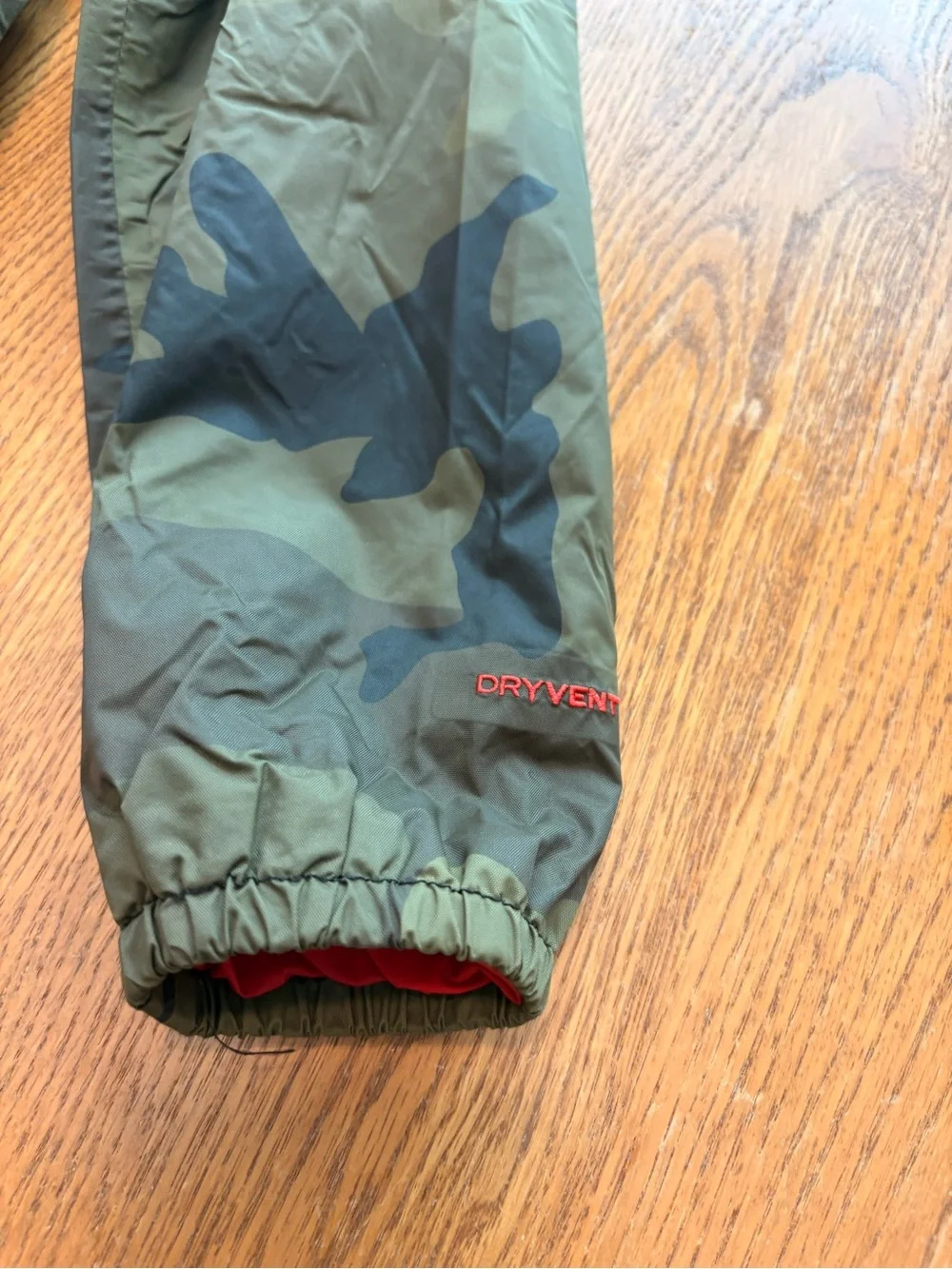 The North Face Green Camo toddler DryVent rain jacket Size 4T zipper boys girls